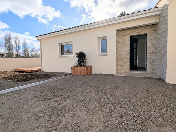 Maison à vendre FLEAC Maison neuve avec un grand espace de vie, quatre chambres et garage