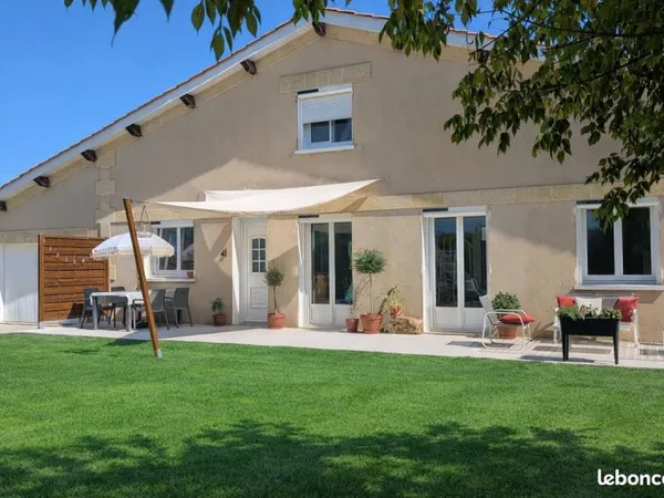 Grande maison familiale avec piscine chauffée, cheminée & beaux volumes - 217 m² sur 1700 m² de terr