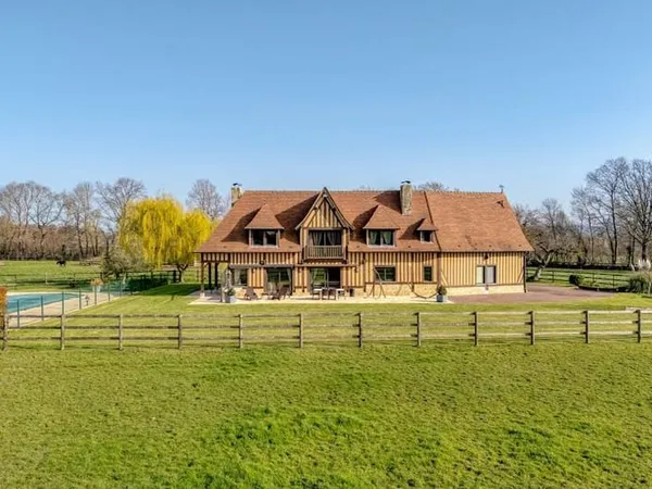 Maison 10 pièces 250 m²