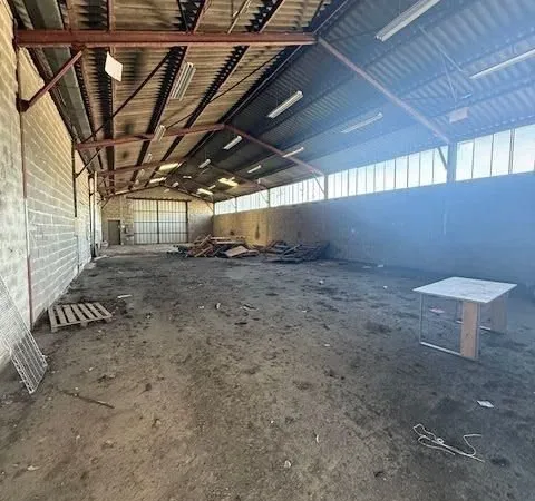 Local industriel 290 m²