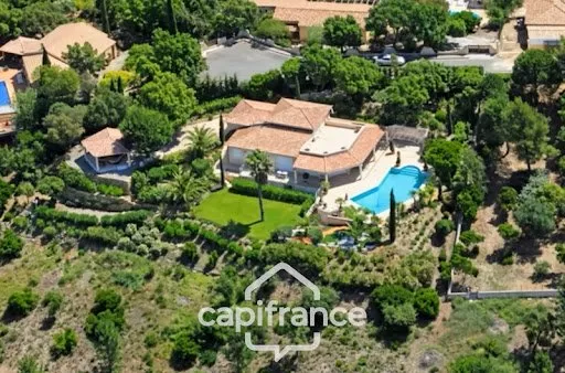 Propriété 6 pièces 184 m²