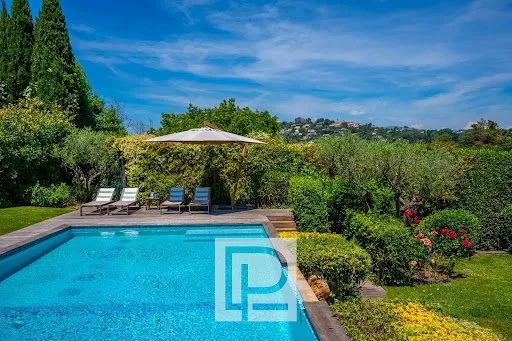 Villa 9 pièces 337 m²