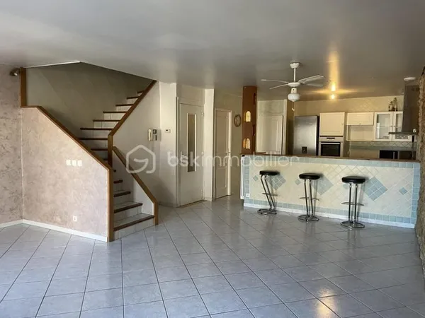 Maison de village avec garage et balcon + studio