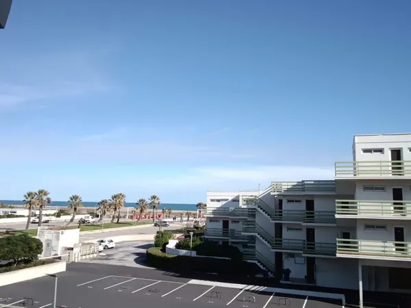 T1 BIS MEUBLE VUE SUR MER