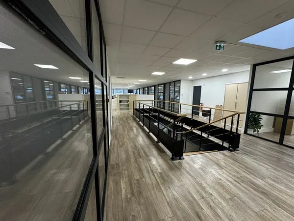 Bureau et espace de travail Location Tours  908m² 11627€