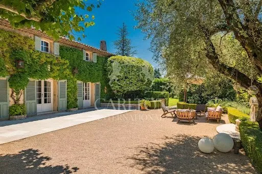 Villa 6 pièces 280 m²