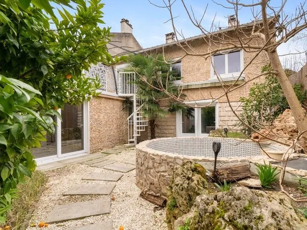 JOINVILLE-LE-PONT (94340) - MAISON 6 PIÈCES EN BORD DE MARNE- 173,68M2 CARREZ - TRÈS CALME - TRÈS LU