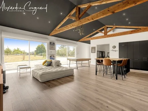 A vendre SAÏX (81) - Maison d'architecte P8 de 309 m² avec piscine, grand terrain constructible et v