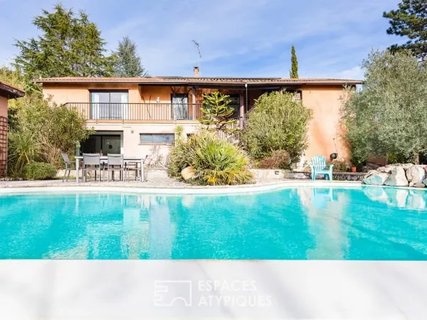 Maison d'Architecte piscine et vue sur la campagne