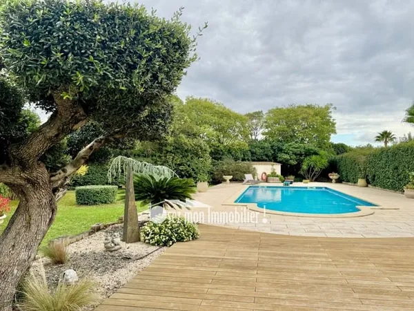 Maison 8 pièces 273 m²