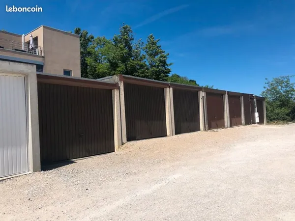 Location garage zone valentin