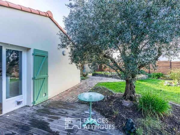 Ancienne longère rénovée et son jardin paysagé