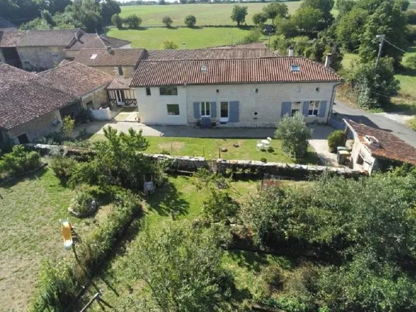 Maison Vente Nanteuil-en-Vallée 7p 195m² 237200€
