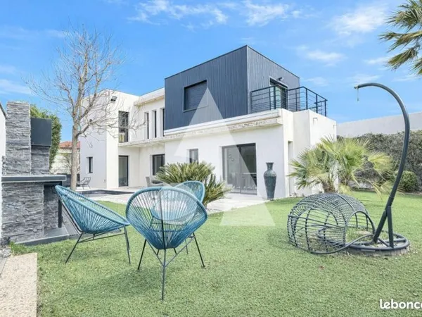 Villa 8 pièces 276 m²