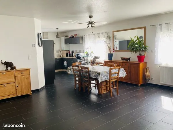 Appartement 93 m² lumineux avec terrasse - Essert centre
