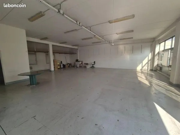 Local d'activité 210 m²