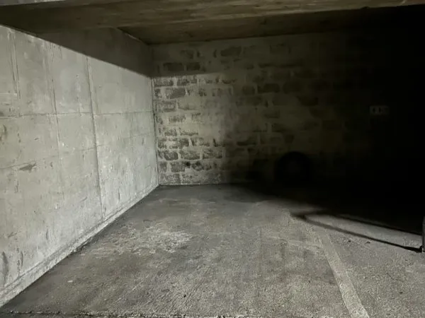 PLACE DE PARKING