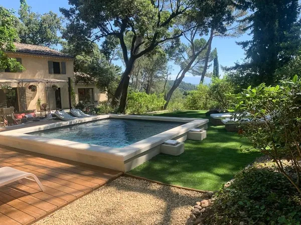 Demeure de charme avec piscine et vue dégagée