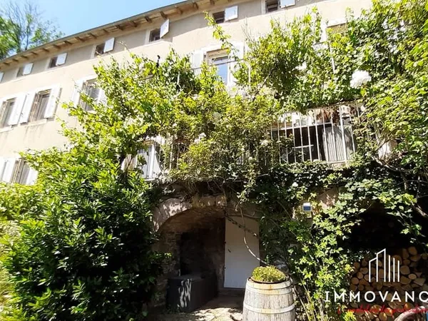 Maison 12 pièces 328 m²