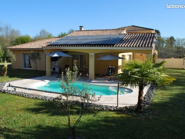 TRES BELLE VILLA AVEC PISCINE 215 m2