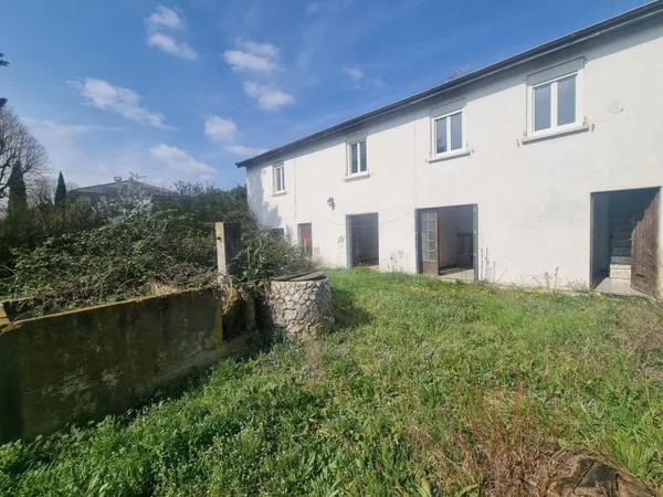 Maison a rénover dans un cadre bucolique.
