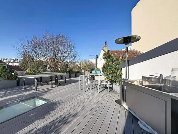 Suresnes - proche centre-ville haut, dans un environnement recherché, à deux pas des commerces et de