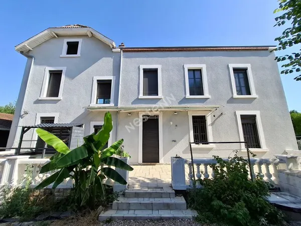 Maison Montceau Les Mines 12 pièces, 7 chambres, 3 sdb et 3 WC, 250 m2 avec un terrain de 1622m2