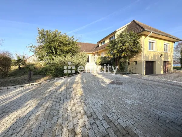 Maison 8 pièces 320 m²