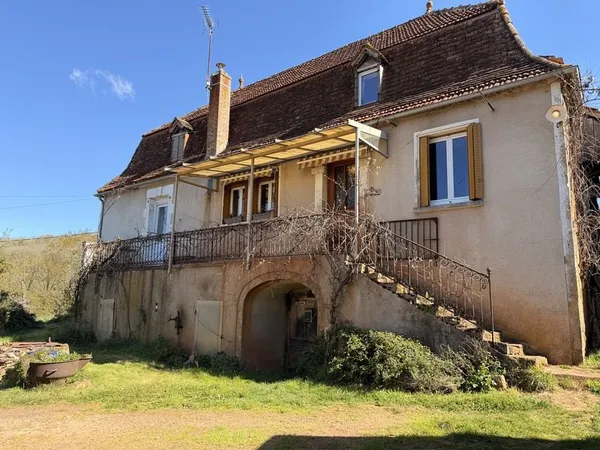 Propriété avec maison, granges, hangar et plus de 3,7 hectar