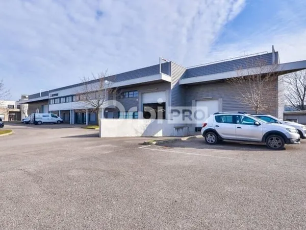 Local d'activité 1032 m²