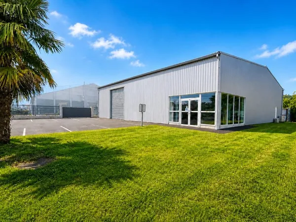 BILLERE - Immeuble d'activité loué - 400 m² sur 1 000 m² de terrain - Rentabilité brute 9,52 %