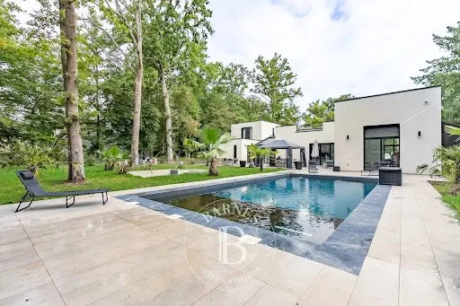 Villa 12 pièces 400 m²