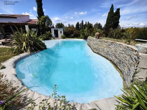 Maison à vendre 6 pièces Senas (13)avec dépendance piscine lagon et parc arboré