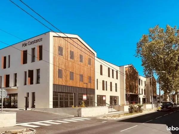 Bureau privatif dans Pôle médical et commercial à Aigues-Mortes
