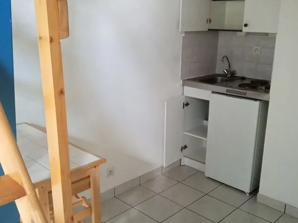 Studio proche gare et commerces