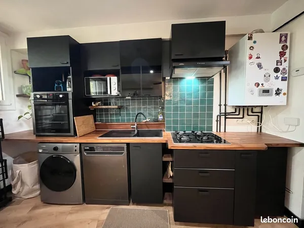 T2 meublé 46 m² + terrasse 10 m² — 6e étage avec ascenseur, lumineux, sans vis-à-vis