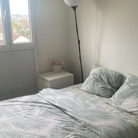 Location d'une chambre meublée en colocation dans un T3