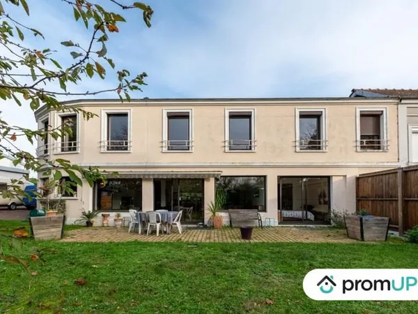 Maison 6 pièces 230 m²
