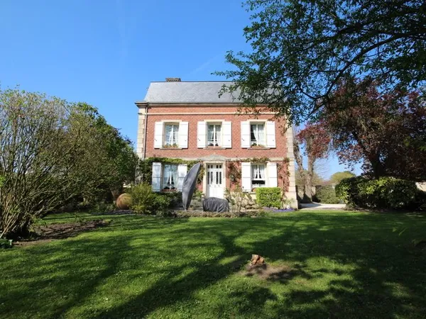 Magnifique maison bourgeoise du 19 ème siècle sur son parc arboré