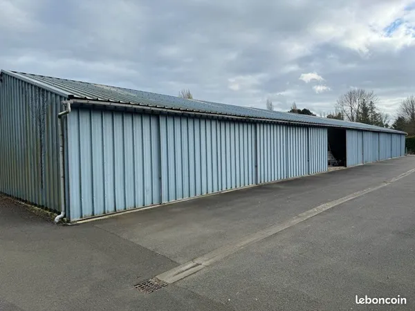 Location hangar