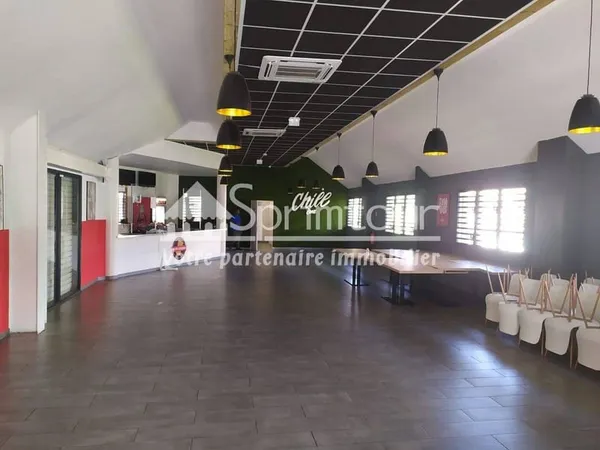 Local commercial 286 m²