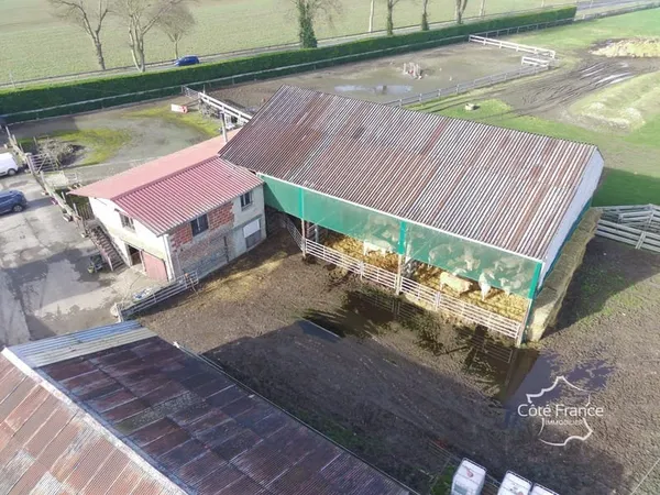 02100 A Vendre - CORPS DE FERME idéal pour les passionnés