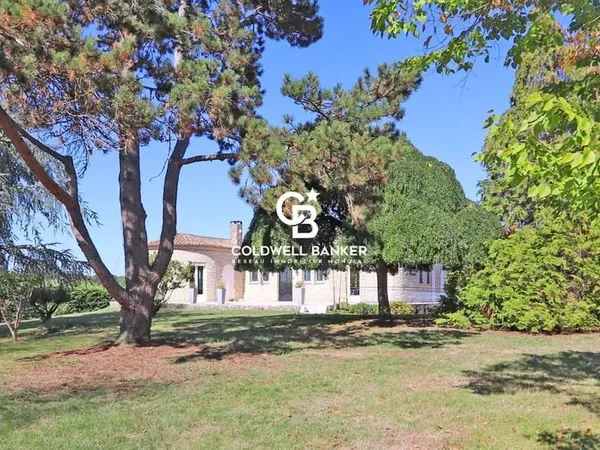Maison en pierres, piscine, jardin