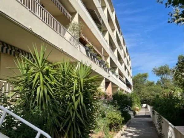 À louer - T3 meublé traversant avec grand balcon - Secteur la Palasse