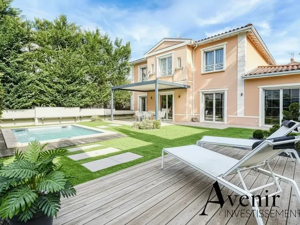 Maison avec hangar aménageable - Lyon 3 - Montchat - 5 pièces - 254.53 m2