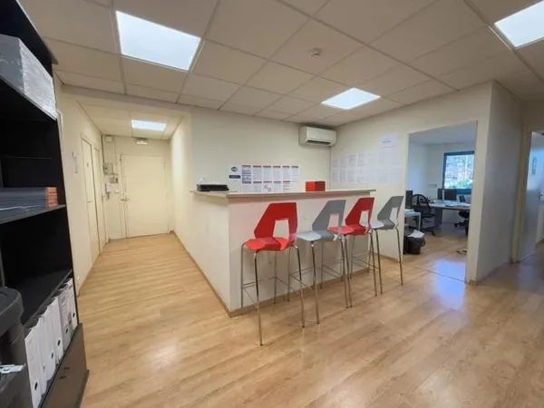 Bureaux 84 m²