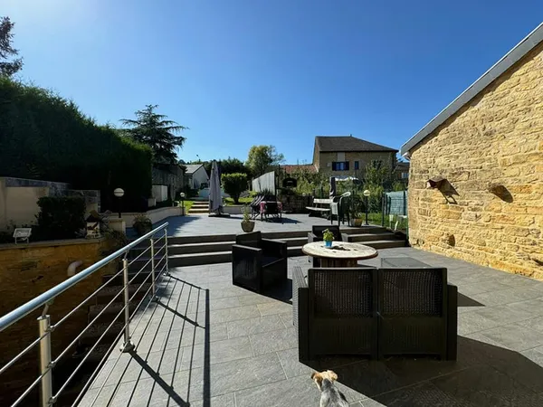 Lot de 2 maisons en pierre une de 166 m² SH avec un garage terrasse et piscine, 1 de 83 m² avec un j