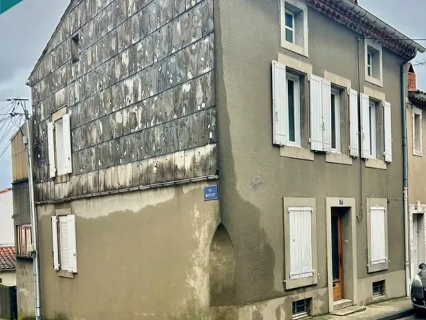 Maison 105 m² avec jardin, garage et fort potentiel - La Vitarelle