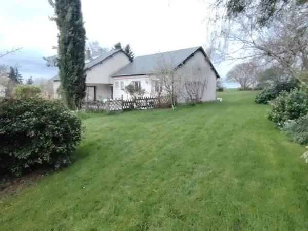 VENDOME SUD 41100, maison d'architecte avec jardin bien arboré