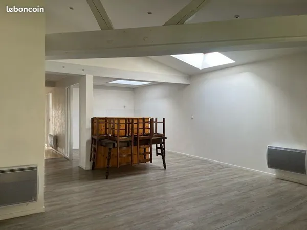 Grand appartement T3 au coeur du village de Roybon